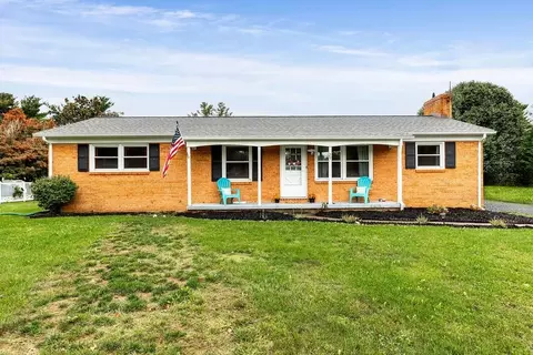 29 La Salle Dr, Grottoes, VA 24441