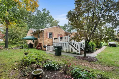 2000 Cherokee Rd, Waynesboro, VA 22980 photo 4