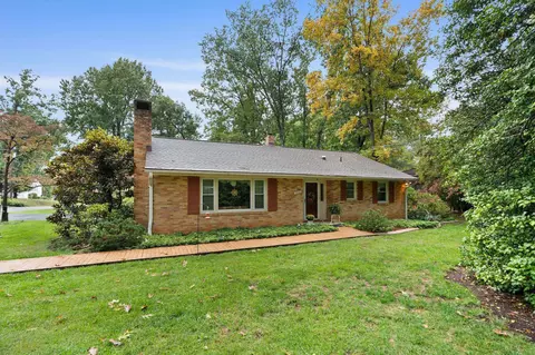 2000 Cherokee Rd, Waynesboro, VA 22980 photo 2
