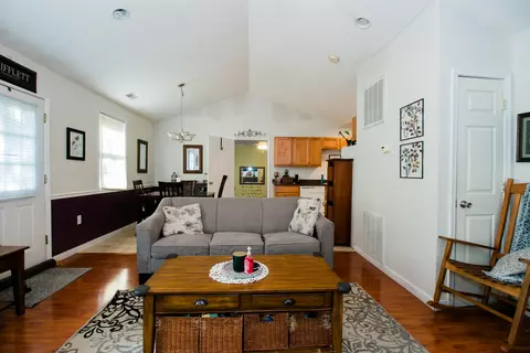 338 E Lee St E, Broadway, VA 22815 photo 6