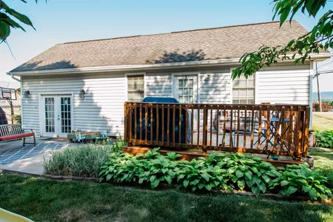 338 E Lee St E, Broadway, VA 22815 photo 2