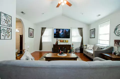 338 E Lee St E, Broadway, VA 22815 photo 4