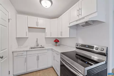 3 Overlook Cir, Palmyra, VA 22963