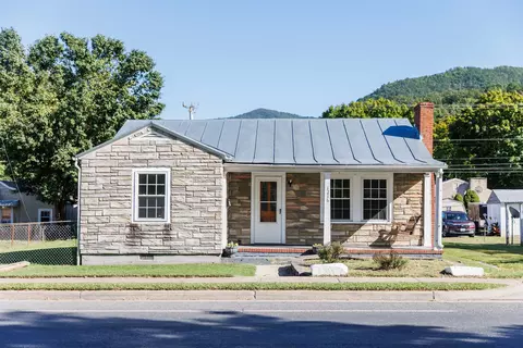 1216 Magnolia Ave, Buena Vista, VA 24416