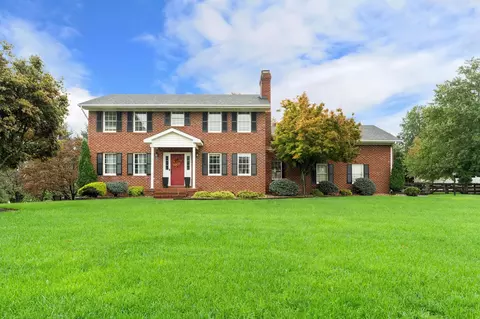 3165 Village Dr, Waynesboro, VA 22980