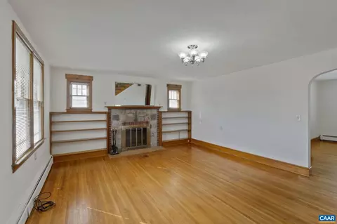 211 Stuart Ave, Stuarts Draft, VA 24477 photo 4