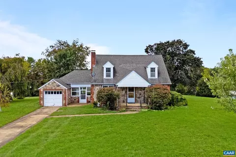 211 Stuart Ave, Stuarts Draft, VA 24477