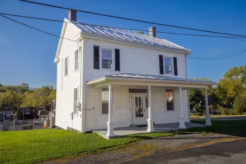 111 S High St, Edinburg, VA 22824