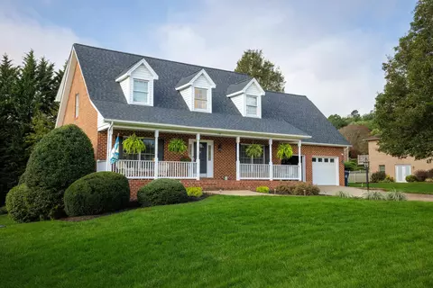 355 Confederacy Dr, Penn Laird, VA 22846