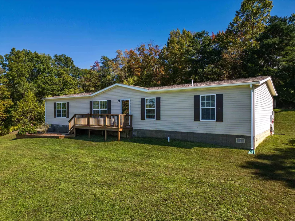  989 Georgia Ave, Waynesboro, VA 22980 photo 4