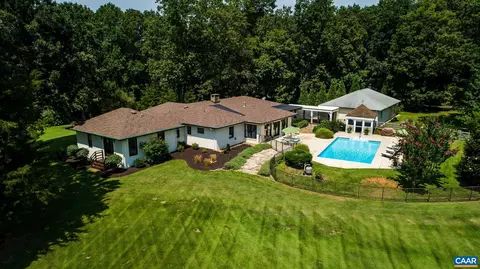 2212 Garth Oaks Pt, Charlottesville, VA 22901