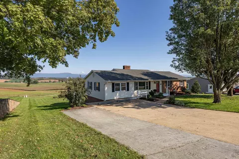 226 Grandview Dr, Harrisonburg, VA 22802