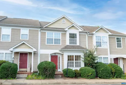 997 River Run Dr, Charlottesville, VA 22901