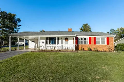 2153 Forest Dr, Waynesboro, VA 22980