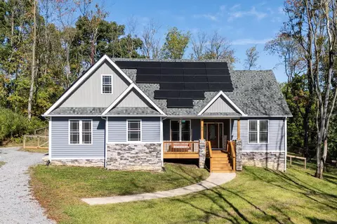 50 Farm Wood Ct, Staunton, VA 24401
