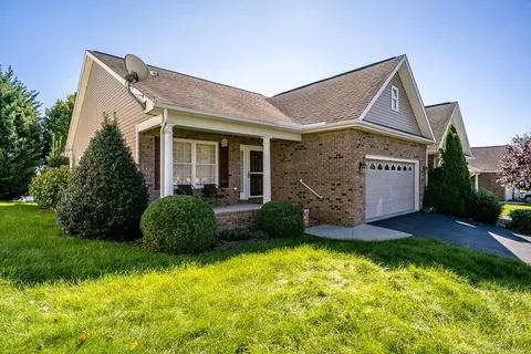 435 Hickory Grove Cir, Harrisonburg, VA 22801