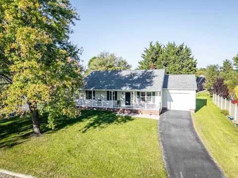 23 Briarwood Cir, Staunton, VA 24401