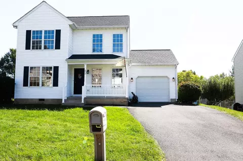 572 Edwardian Ln, Waynesboro, VA 22980