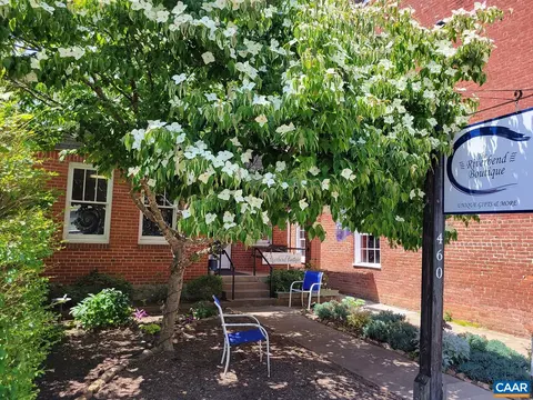 460 Valley St, Scottsville, VA 24590