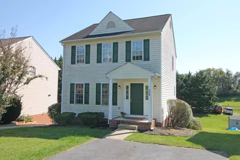 928 Sherwood Ave, Waynesboro, VA 22980