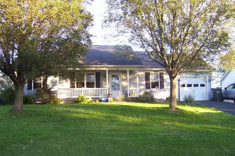 34 S Foxhall Ln, Weyers Cave, VA 24486