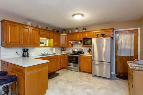385 Westview St, Dayton, VA 22821 photo 2