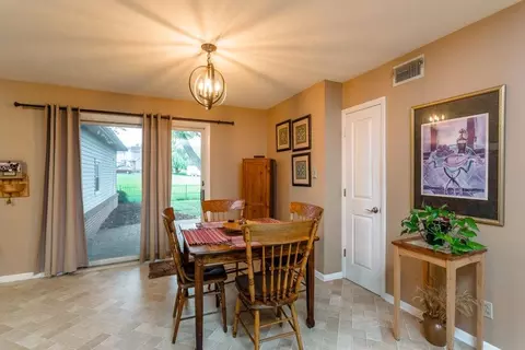 385 Westview St, Dayton, VA 22821 photo 7