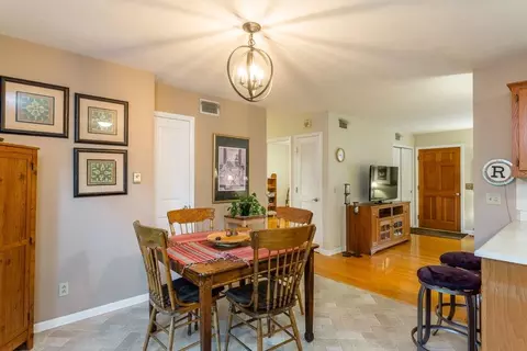 385 Westview St, Dayton, VA 22821 photo 4