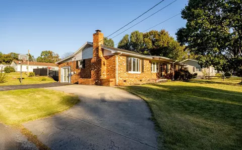 802 Ninth St, Shenandoah, VA 22849