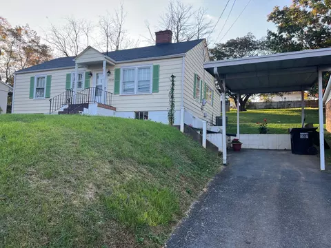 2230 W Beverley St W, Staunton, VA 24401