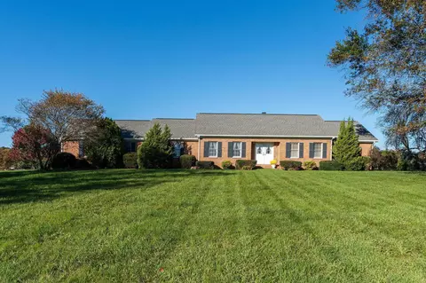 28 Windermere Dr, Waynesboro, VA 22980