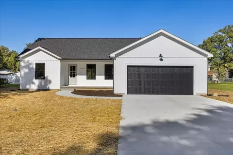 304 15th St, Grottoes, VA 24441