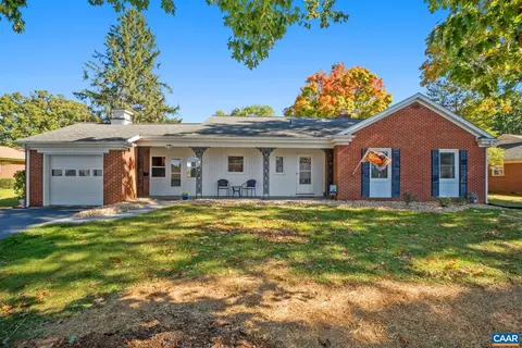 810 Hillcrest Dr, Staunton, VA 24401