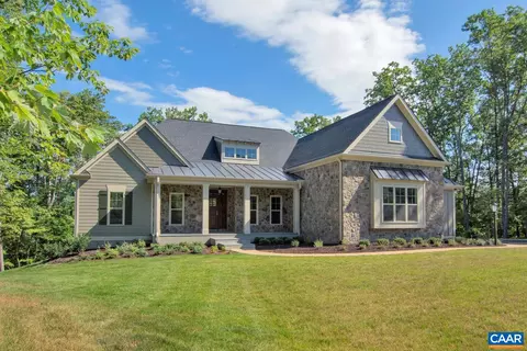 682 Villa Deste Dr, Charlottesville, VA 22903