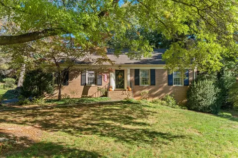 9 Woodrow Ave, Staunton, VA 24402