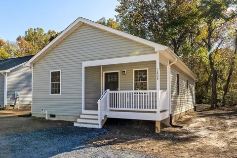 1808 2nd St, Waynesboro, VA 22980
