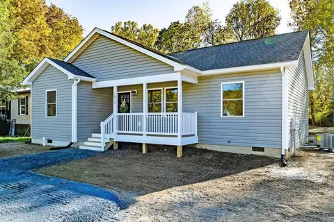 1812 2nd St, Waynesboro, VA 22980