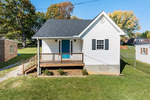 422 Peach St, Staunton, VA 24401