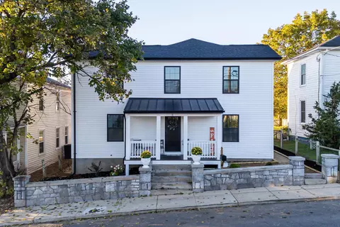 18 E Liberty St E, Staunton, VA 24401