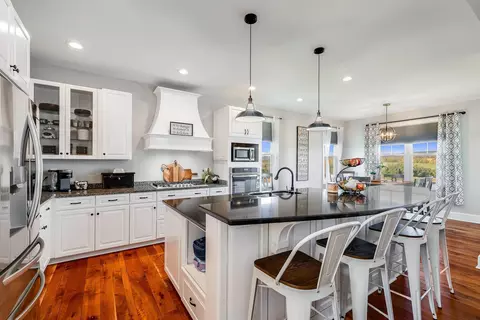 446 Guthrie Rd, Stuarts Draft, VA 24477