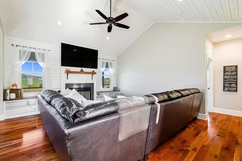 446 Guthrie Rd, Stuarts Draft, VA 24477 photo 12