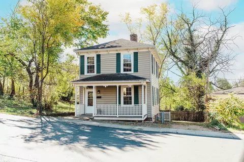 24 Tams St, Staunton, VA 24401
