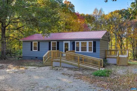 1428 Harris Creek Rd, Louisa, VA 23093