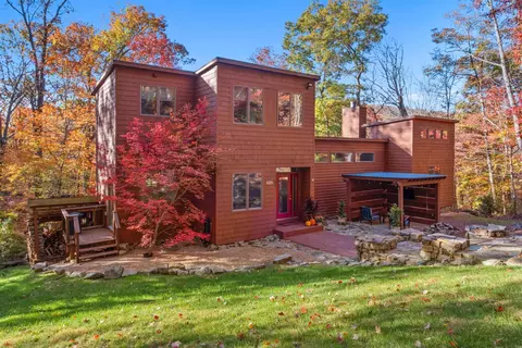 425 Breeze Way, Hinton, VA 22831