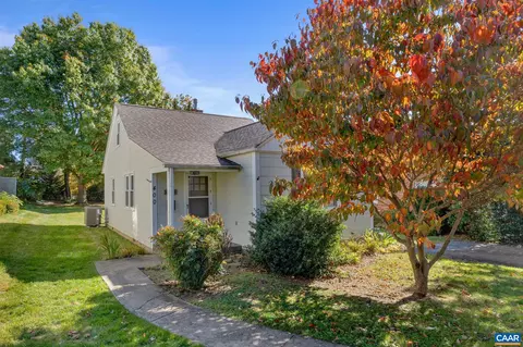 400 Wayneridge Rd, Waynesboro, VA 22980