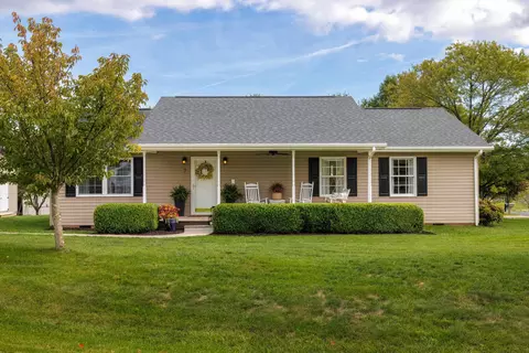 7 Logan Ln, Fishersville, VA 22939