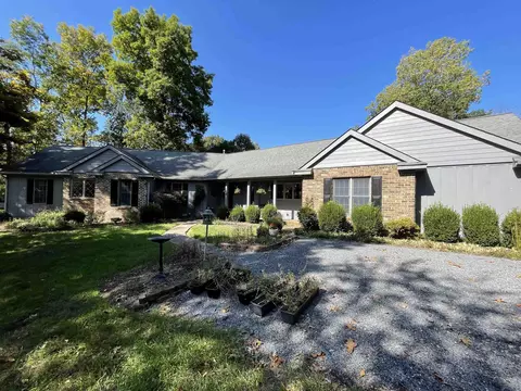 01 Ichabod Ln, Staunton, VA 24401
