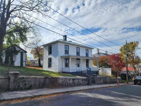 922 Trout St, Staunton, VA 24401