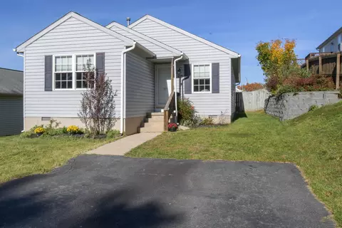 1033 D St, Waynesboro, VA 22980