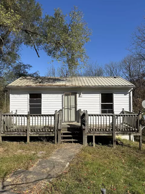 857 B St, Waynesboro, VA 22980